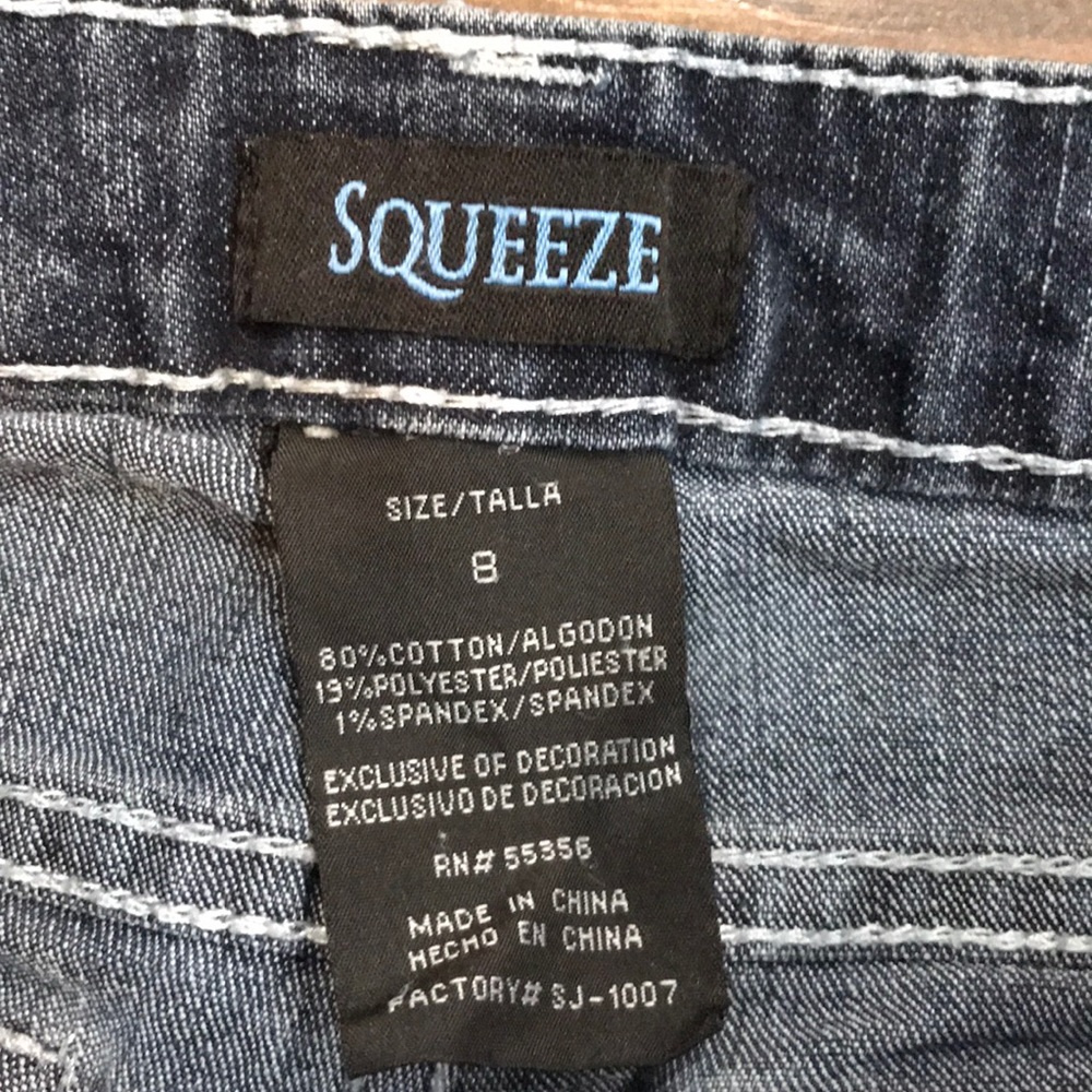 Squeeze Little Girl’s Jeans - Picture 5 of 9